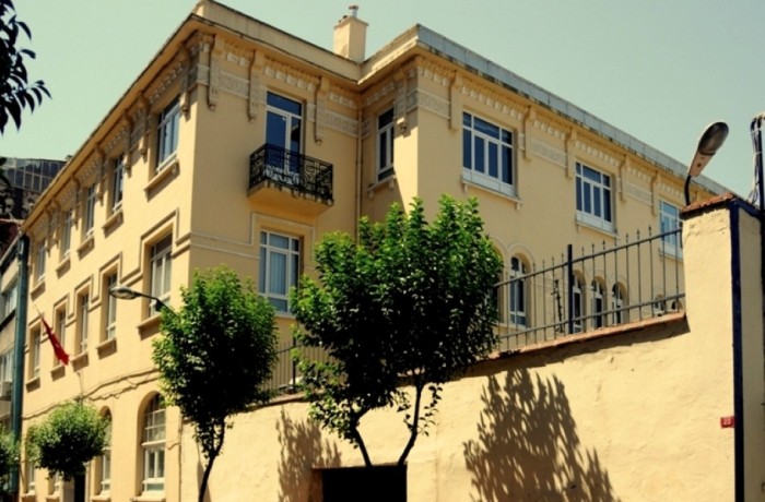 Pangaltı Mıhitaryan'da çözüm: Okul yönetimi iki müdürle yola devam ediyor